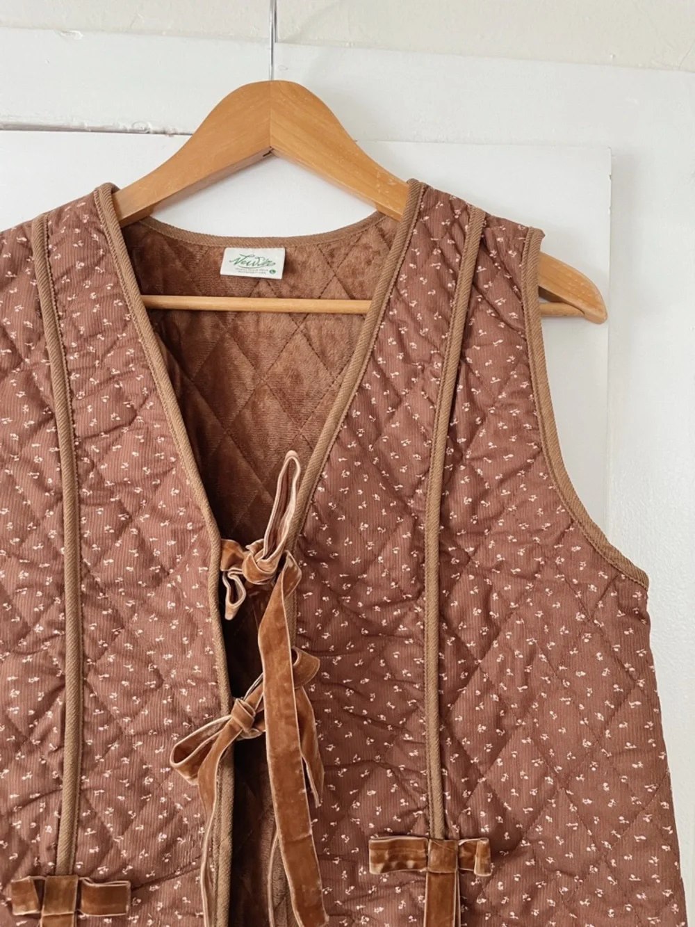 Boutique Quilted Brown Tie-Front Vest Size L Velvet Casual Boho Cottagecore - Picture 4 of 8